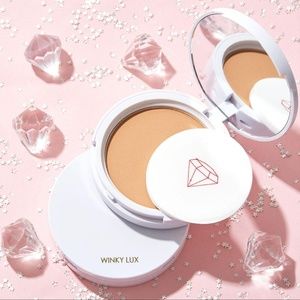 Winky Lux Diamond Complexion Powder in Medium